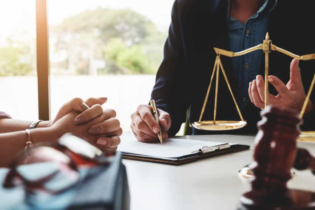Court Applications vs. Mediation: A Less Stressful Path with EH Mediation Lymington