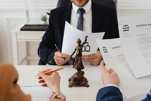 our fees Lymington from EH Mediation - image of couple in joint mediation meeting